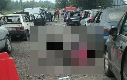 Russian airstrike hits &apos;humanitarian convoy&apos; in Zaporizhzhia