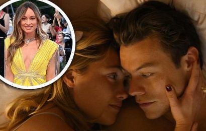 Harry Styles and Florence Pugh &apos;KISSED on set of Don&apos;t Worry Darling&apos;