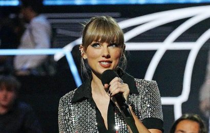 Taylor Swift Holds No. 1 Spots on Albums and Singles Charts as Christmas Favorites Begin Flooding Top 10