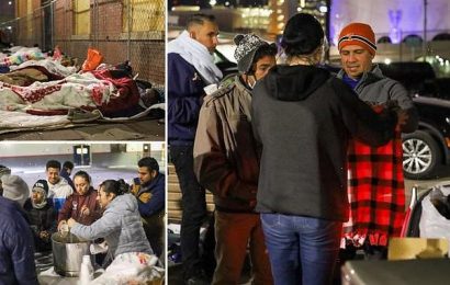 El Paso residents buy migrants blankets, shoes & toys before Christmas