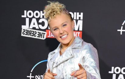 JoJo Siwa Highlights Her Muscles In Final Mirror Pic of 2022