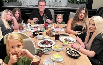 Tori Spelling, Dean McDermott enjoy ‘family feast’ after divorce rumors