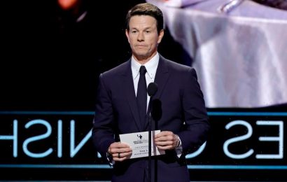 Mark Wahlberg Criticized for Presenting SAG Award to ‘Everything Everywhere All at Once’ Cast