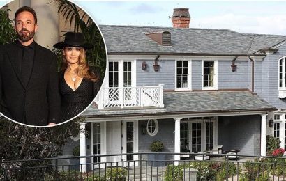 Ben Affleck and Jennifer Lopez &apos;in escrow for $64M  mansion&apos;