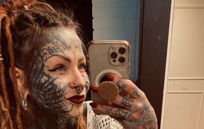 Tattooed mum wows with naked snap as she flaunts colourful back inkings