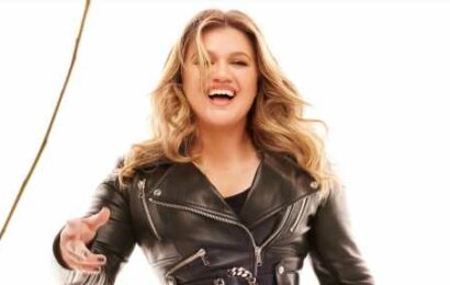 Kelly Clarkson Debuts Deeply Personal ‘Chemistry’ Album In Its Entirety in Concert at L.A.’s Belasco