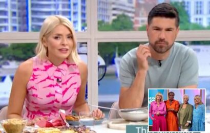 Holly Willoughby suffers awkward blunder during exchange with Loose Women on This Morning | The Sun