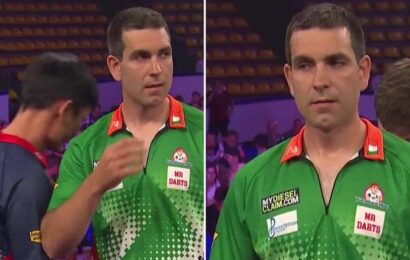 O’Connor gives death stare as Thailand star backs into him at World Cup of Darts