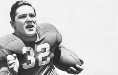 Johnny Lujack, a Star Quarterback at Notre Dame, Dies at 98