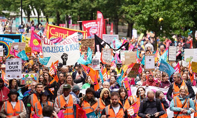 Teachers walk out in second day of strike action this week Teachers walk out in second day of strike action this week