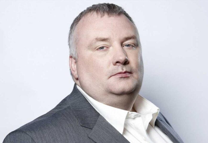 BBC boss refuses to comment on claims star host Stephen Nolan sent 'sexually explicit' images of Stephen Bear to staff | The Sun BBC boss refuses to comment on claims star host Stephen Nolan sent 'sexually explicit' images of Stephen Bear to staff | The Sun