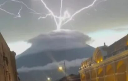 CANO CHAOS Incredible moment lighting ‘shoots UPWARDS’ from erupting volcano in rare scene | The Sun