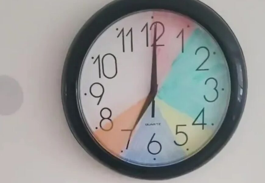Mum shares genius ‘colour clock’ hack which means her kids will NEVER be late for school again – & people want to try it | The Sun