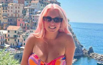 Woman takes bikini pics seconds apart to show how easy it is to hide tummy rolls