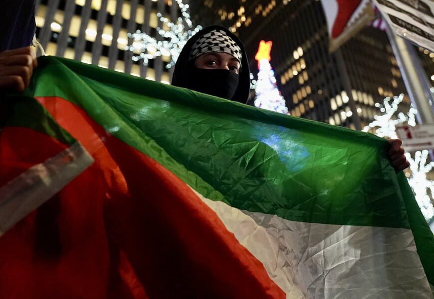 Pro-Palestinian march heads towards Rockefeller tree lighting